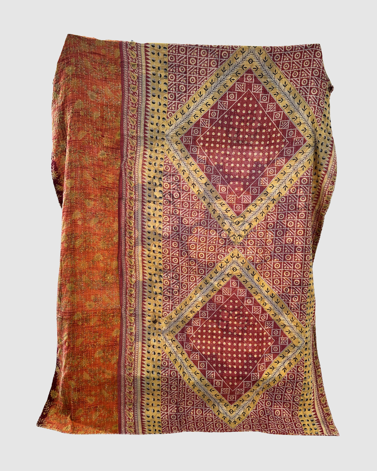 Håndsyet vendbart kantha tæppe af upcycled tekstilrester - Niv