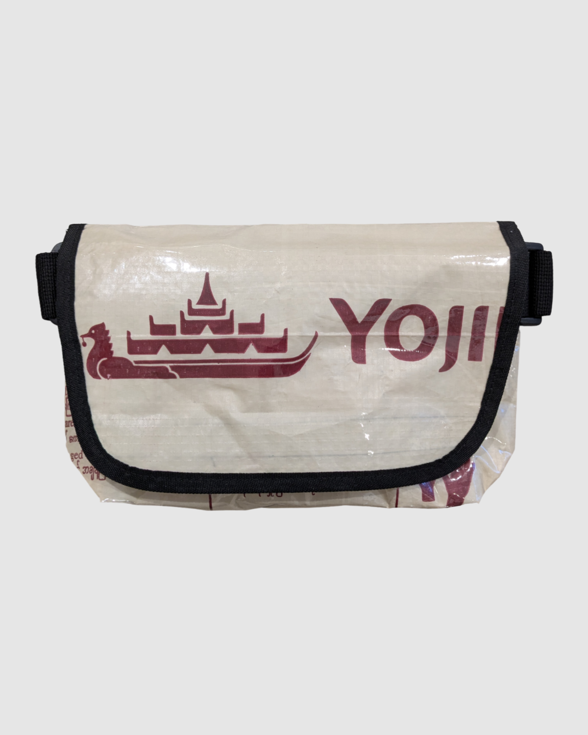Skuldertaske af upcycled emballage