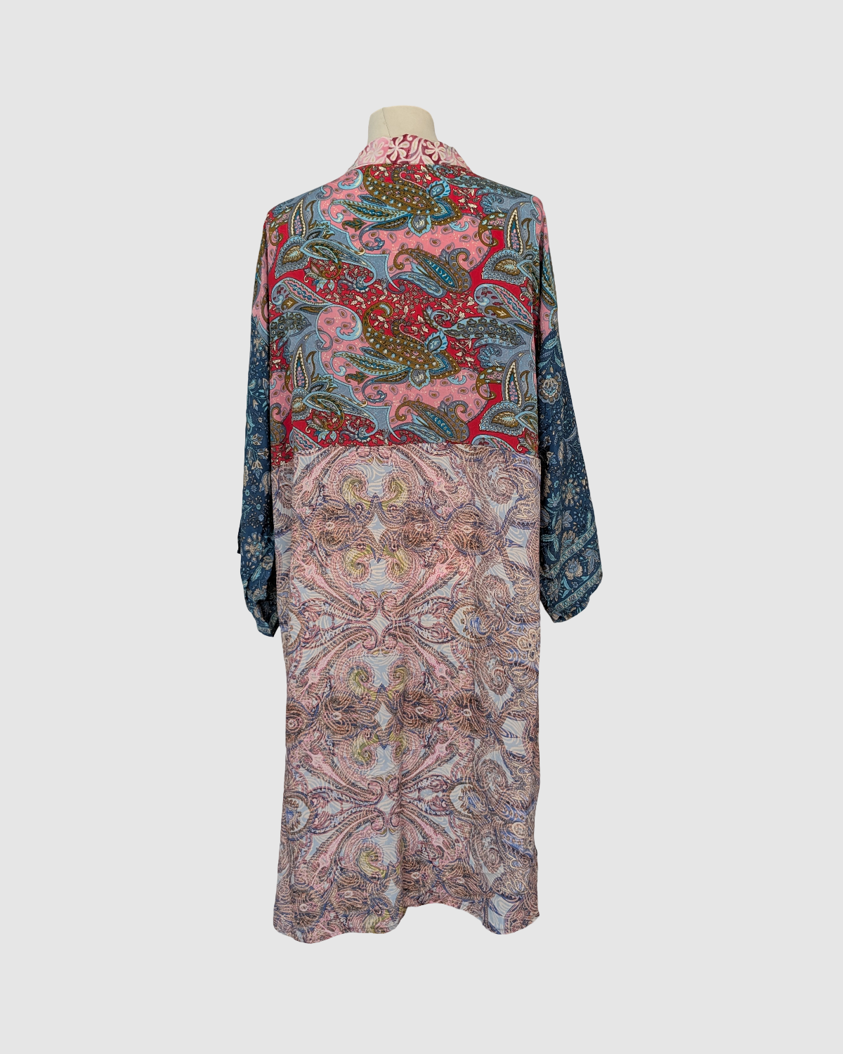 Kort silke kimono fra kvindekooperativet i Indien
