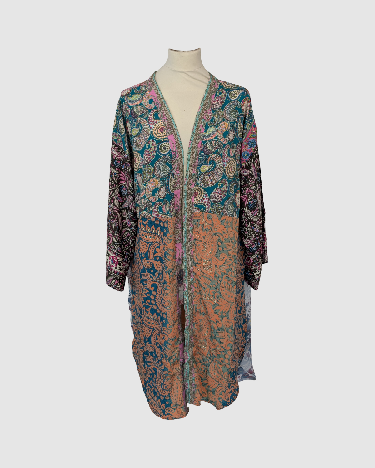 Håndlavet silke kimono i mønstret orange og grøn – fair trade og bæredygtig slow fashion fra Kashmir, Green Living