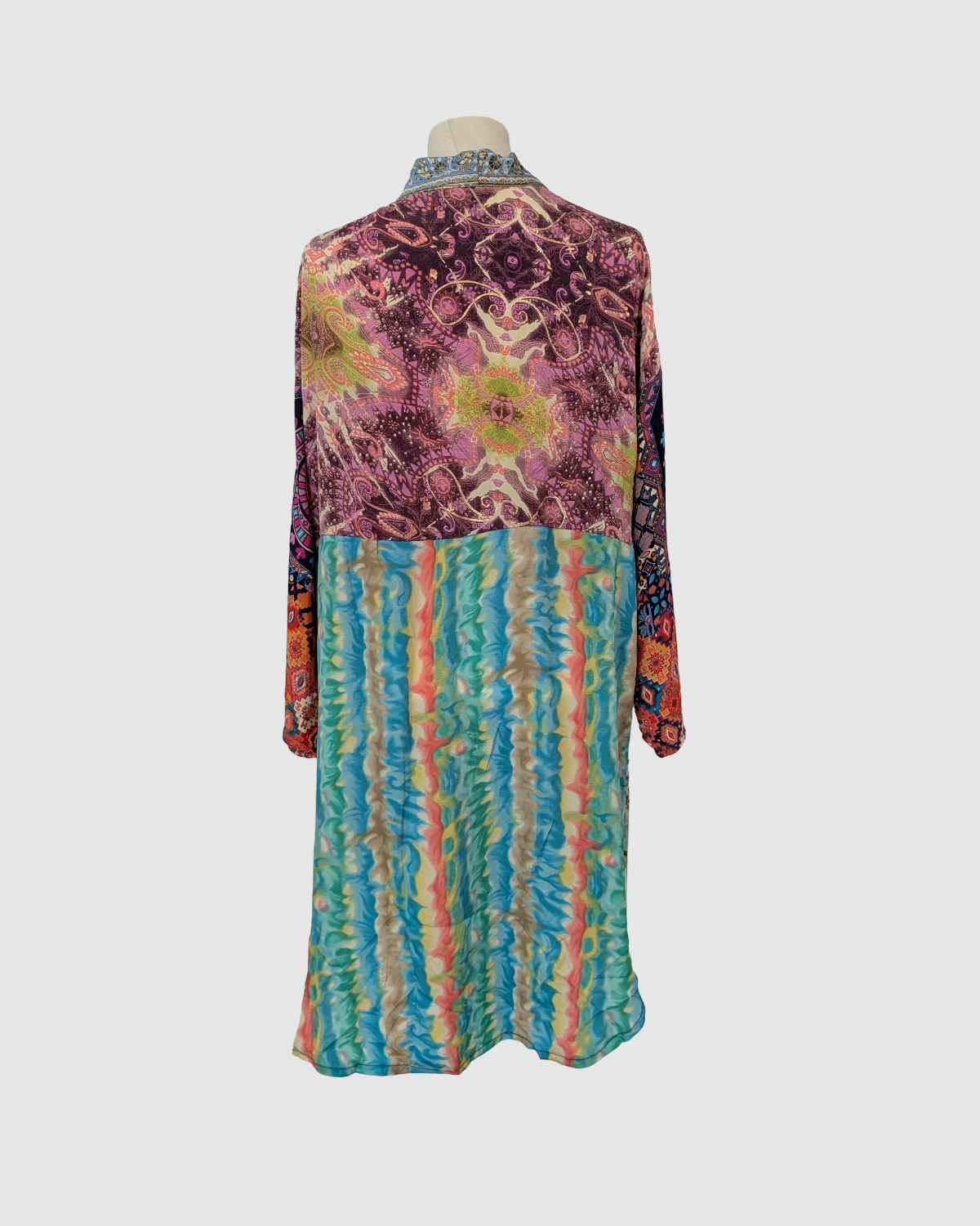 Kort silke kimono fra kvindekooperativet i Indien - Kira