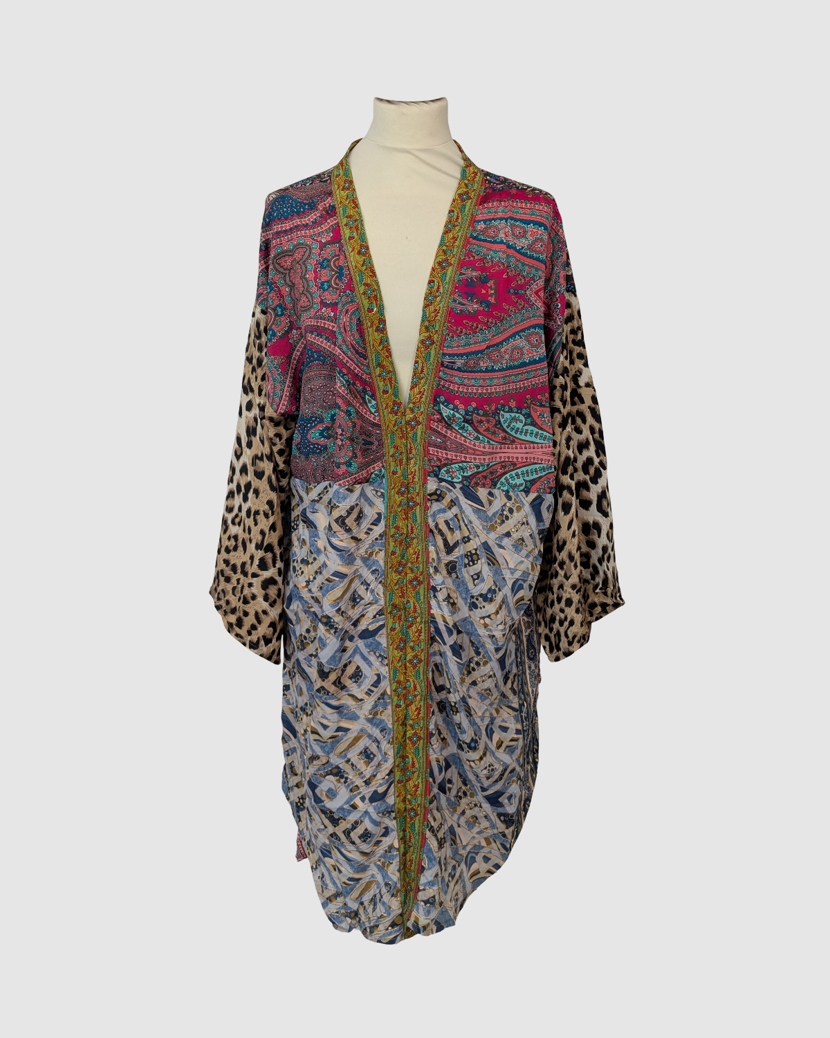 Håndlavet silke kimono i fuchsia og lyseblå– fair trade og bæredygtig slow fashion fra Kashmir, Green Living