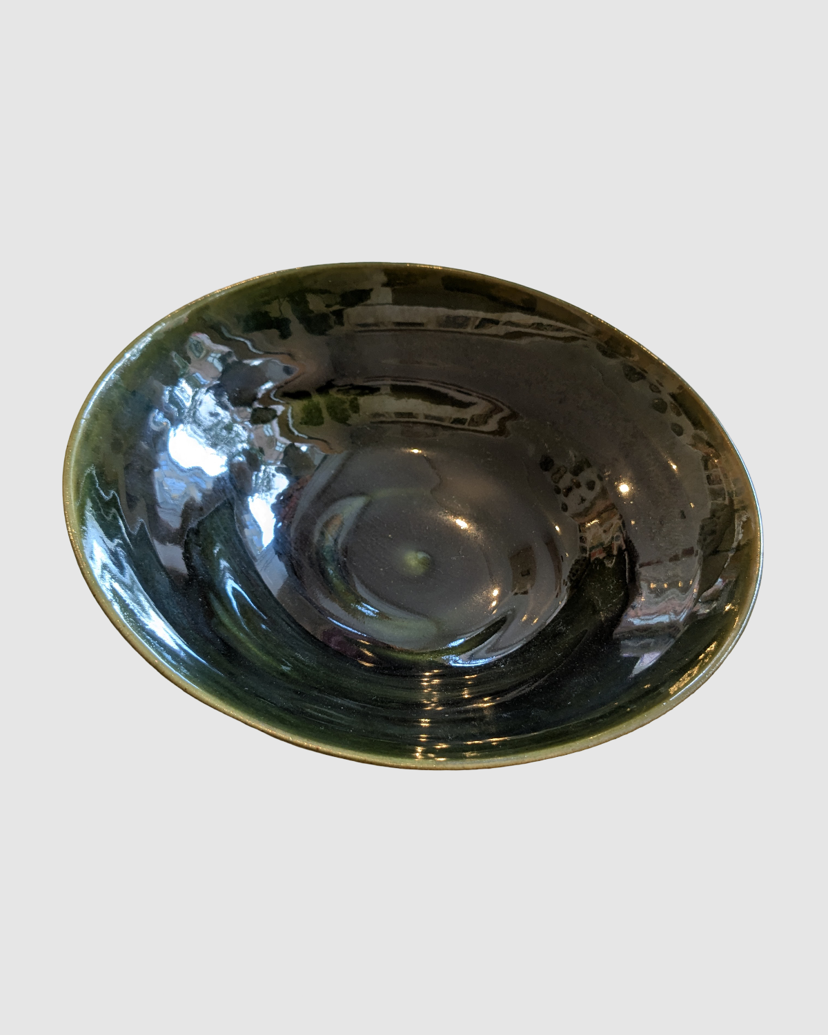 Hånddrejet morgenmadsskål - Pinjegrøn glaseret