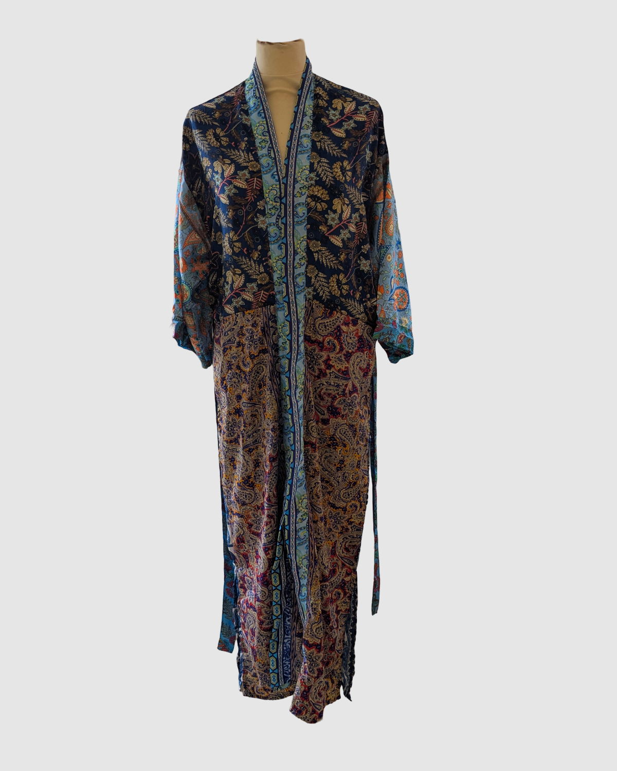 Lang silke kimono fra kvindekooperativet i Indien - Farzane