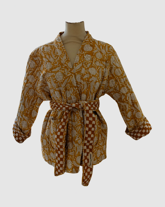 Håndlavet vendbar jakke i 100% bomuld – blokprintet med naturfarver i gul/hvid blomstret, bæredygtigt fremstillet i Indien.