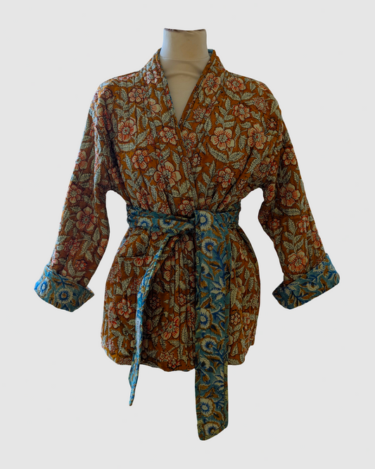 Håndlavet vendbar jakke i 100% bomuld – blokprintet med naturfarver i okker/beige blomstret, bæredygtigt fremstillet i Indien.