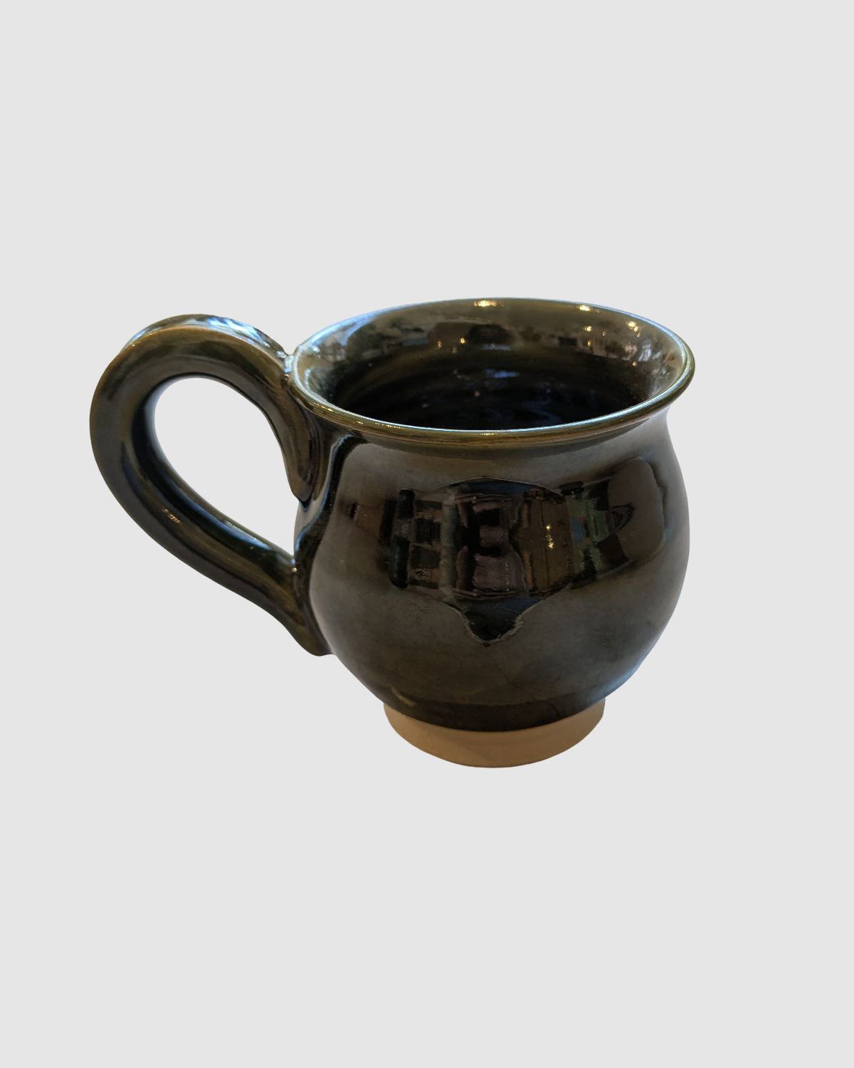 Hånddrejet krus med hank - Pinjegrøn