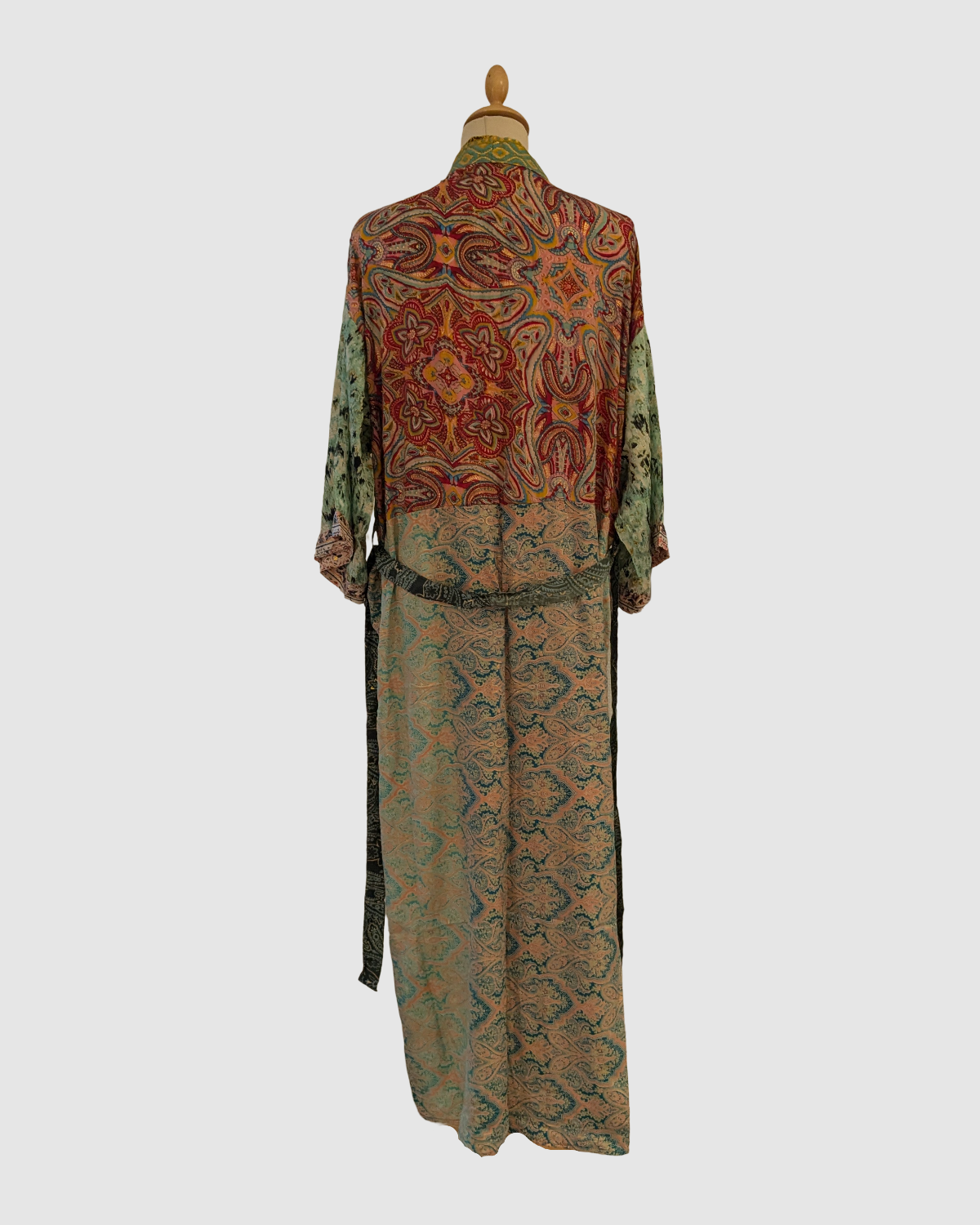 Lang silke kimono i gul, grøn og turkis- Håndlavet i Indien - Zara