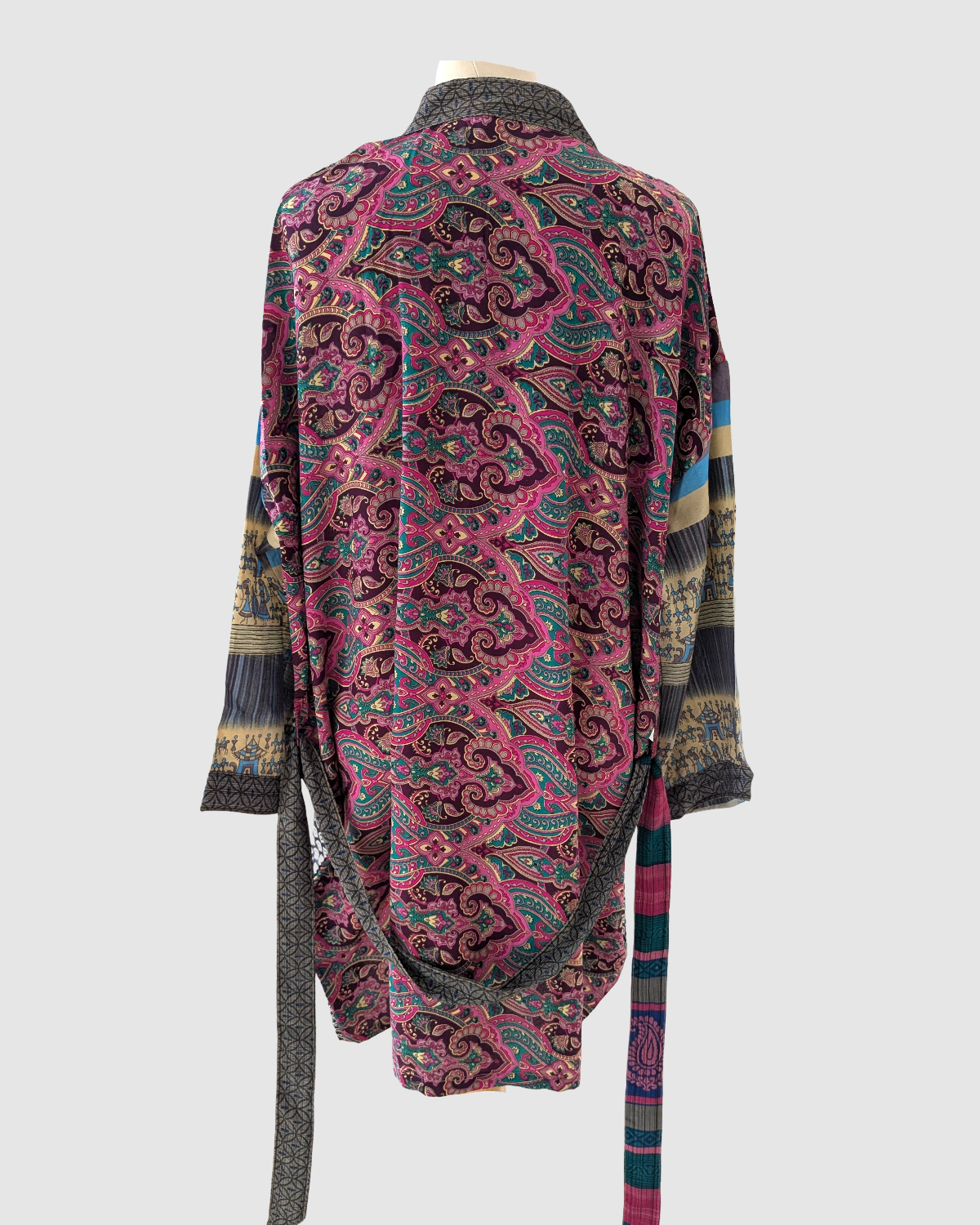 Kort silke kimono fra kvindekooperativet i Indien - Yvonne