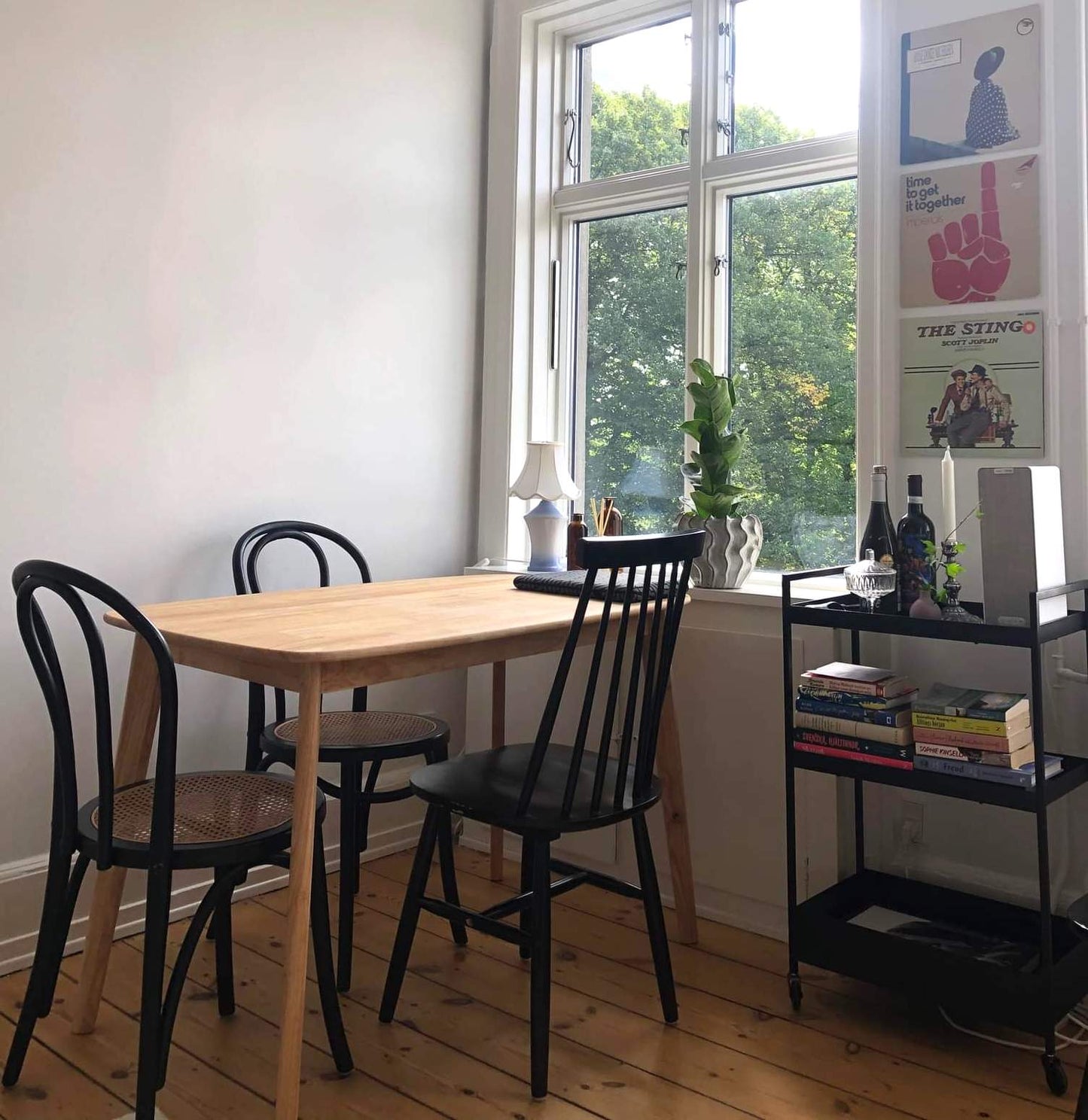 Håndlavet spisebord af massiv gummitræ
