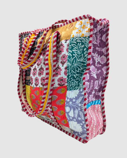 Strandtaske i quiltet patchwork med lynlås – Aadi
