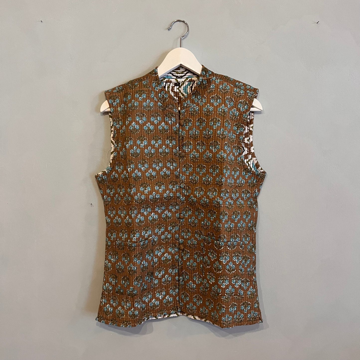 Vendbar indisk kantha vest - Brun Zigzag