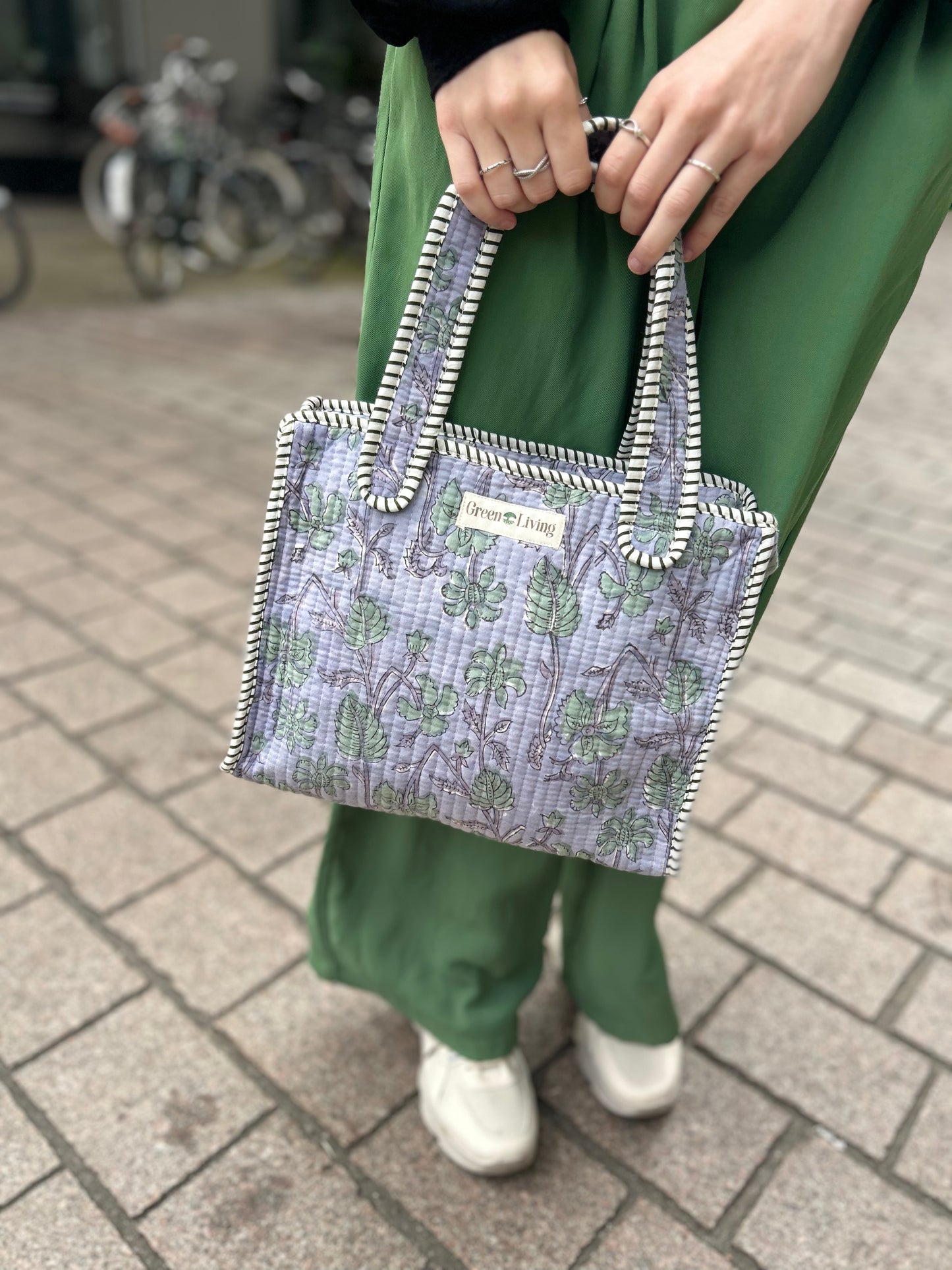 Lille totebag - grå blomstret