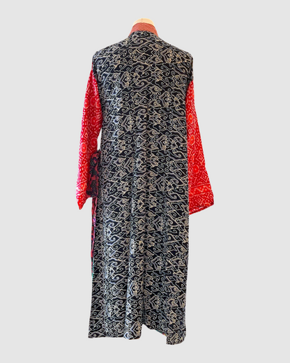 Kort silke kimono fra kvindekooperativet i Indien - Sky