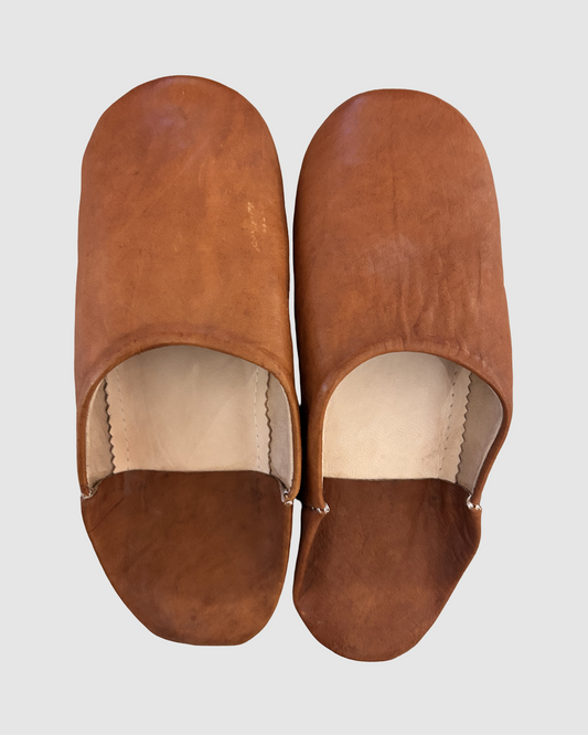 Bløde, håndlavede sutsko i læder fra Marokko – komfort og bæredygtighed i ét. cognac str. 43