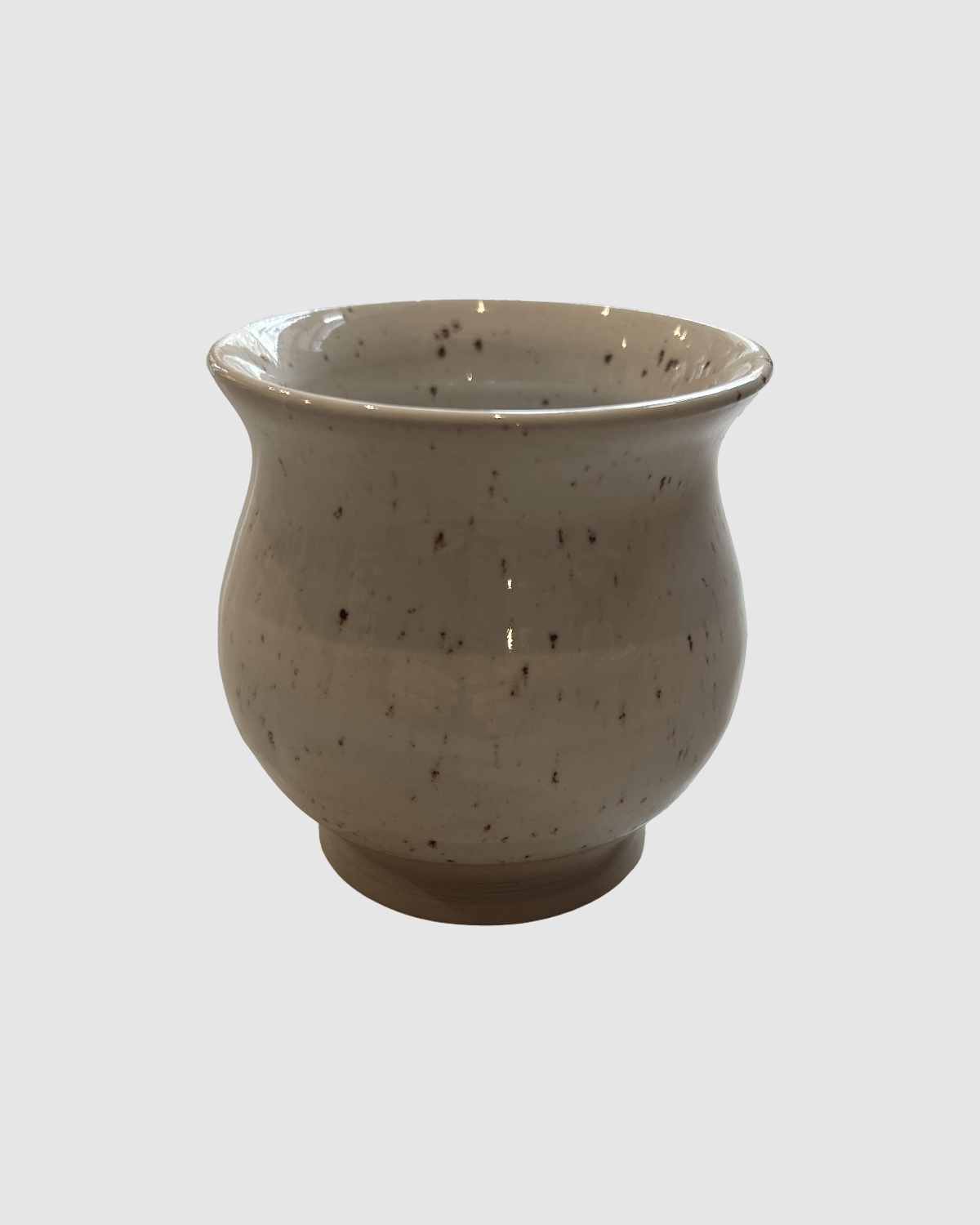 Hånddrejet krus uden hank fra Fyn - hvid glaseret