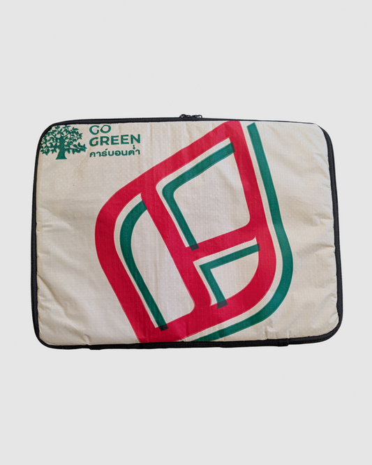 Håndlavet computertaske af upcycled emballage