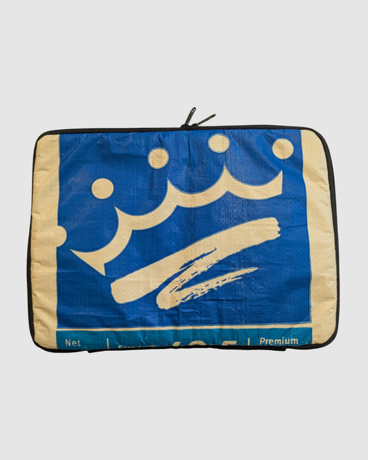 Håndlavet computertaske af upcycled emballage