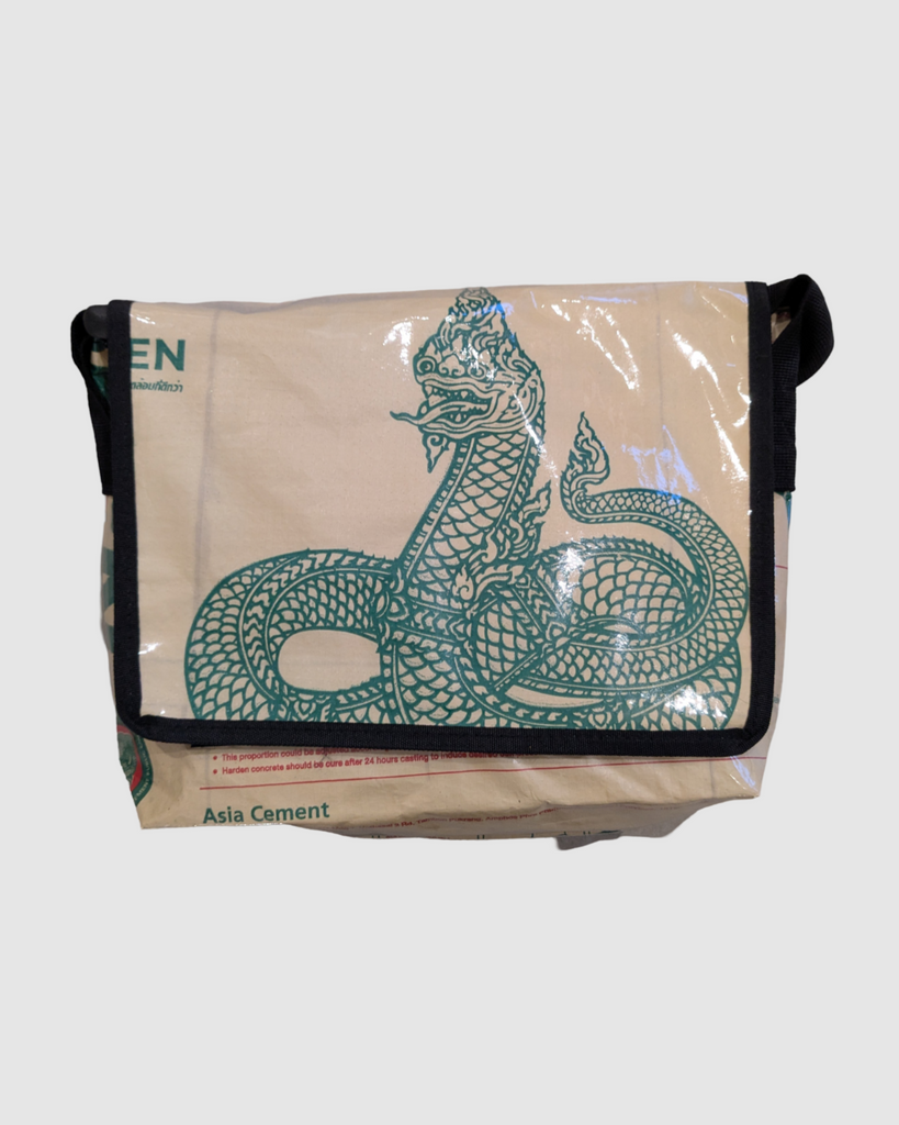 Stor skuldertaske af upcycled emballage