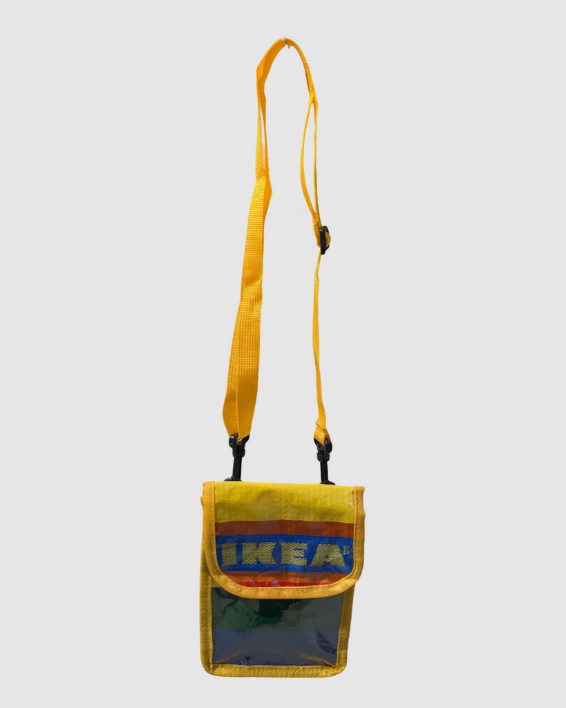 Crossbody mobiltaske af upcycled emballage
