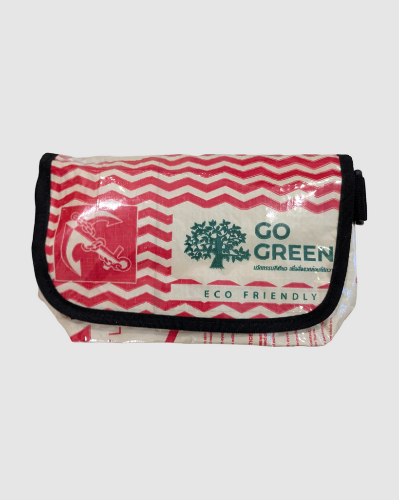 Skuldertaske af upcycled emballage