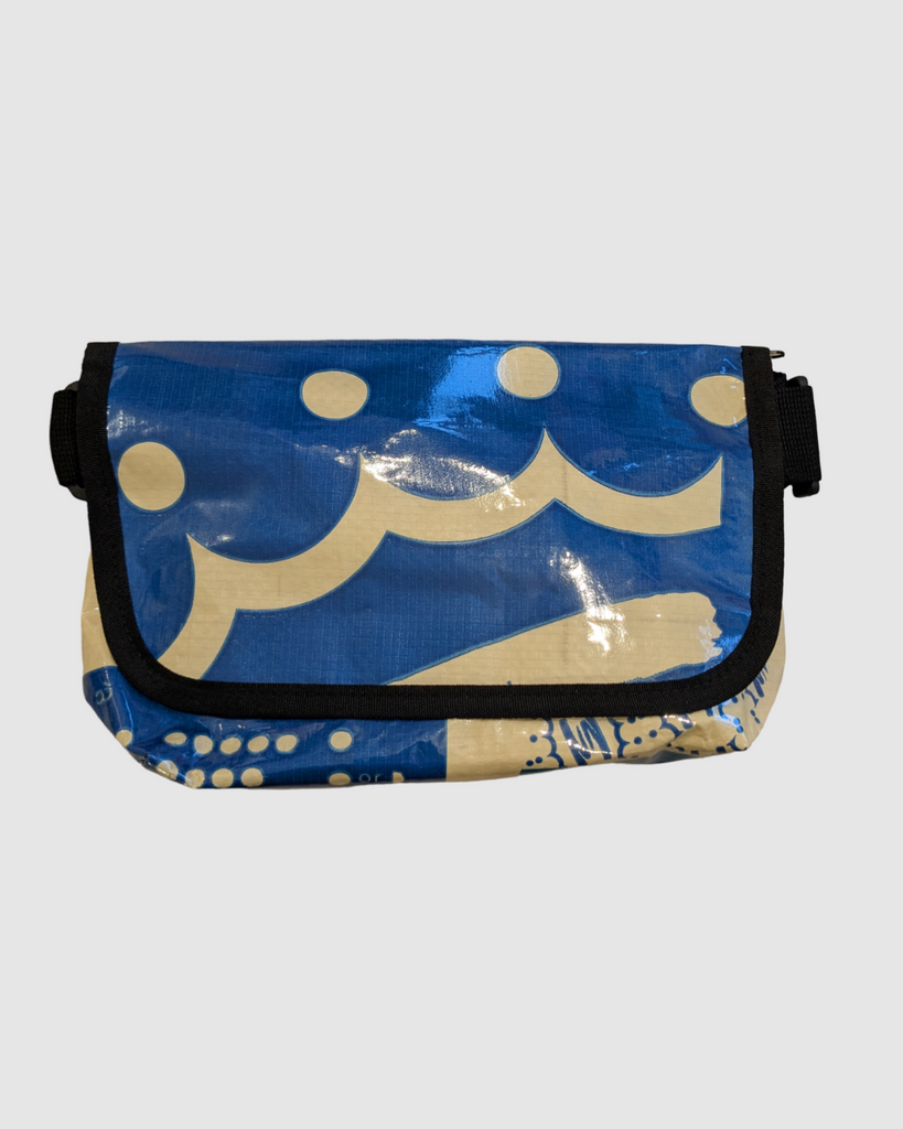 Skuldertaske af upcycled emballage