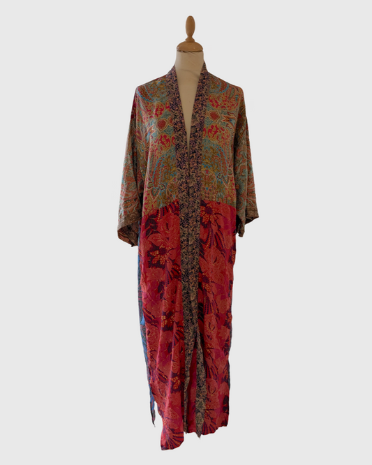 Lang silke kimono fra kvindekooperativet i Indien
