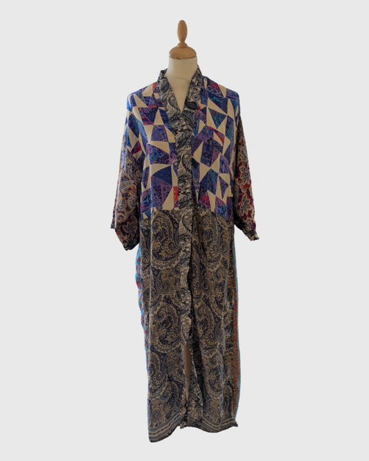 Lang silke kimono fra kvindekooperativet i Indien