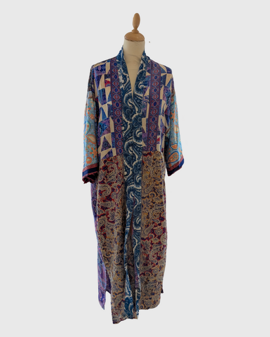 Lang silke kimono fra kvindekooperativet i Indien