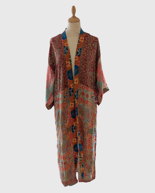 Lang silke kimono fra kvindekooperativet i Indien