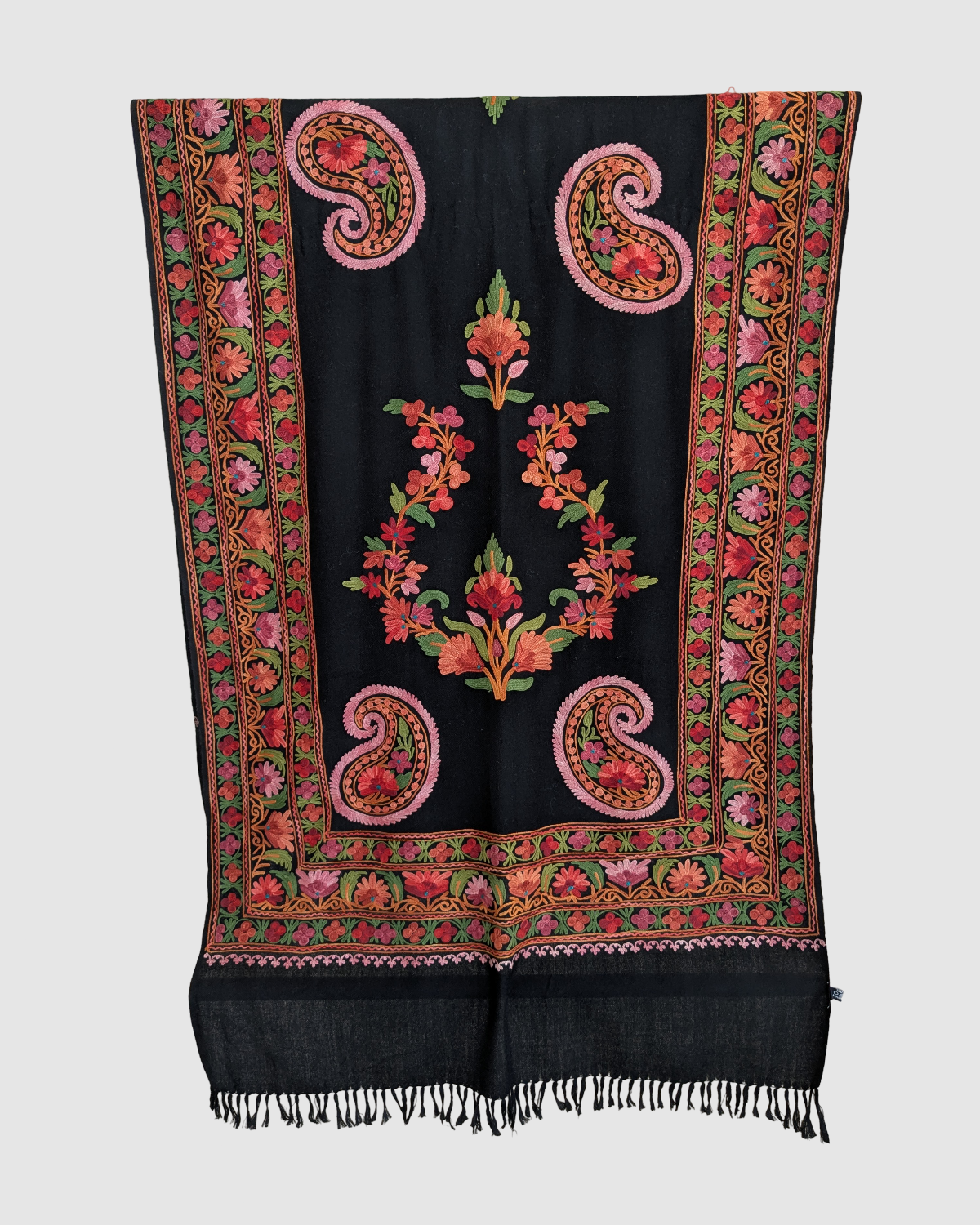 Håndvævet kashmir tørklæde med håndbroderet suzani-broderi i silke, vendbart og blomstret i blomstret sort, rød og rosa – fair trade fra Kashmir.