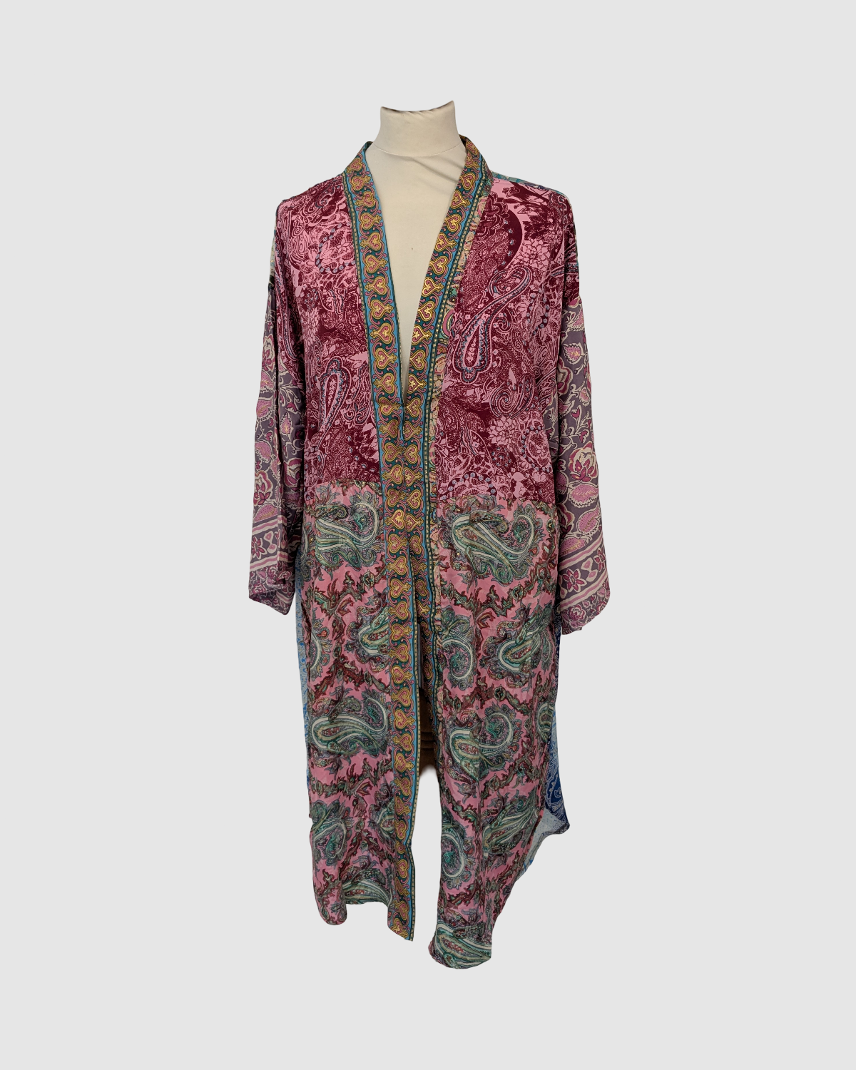 Kort silke kimono fra kvindekooperativet i Indien - Piya