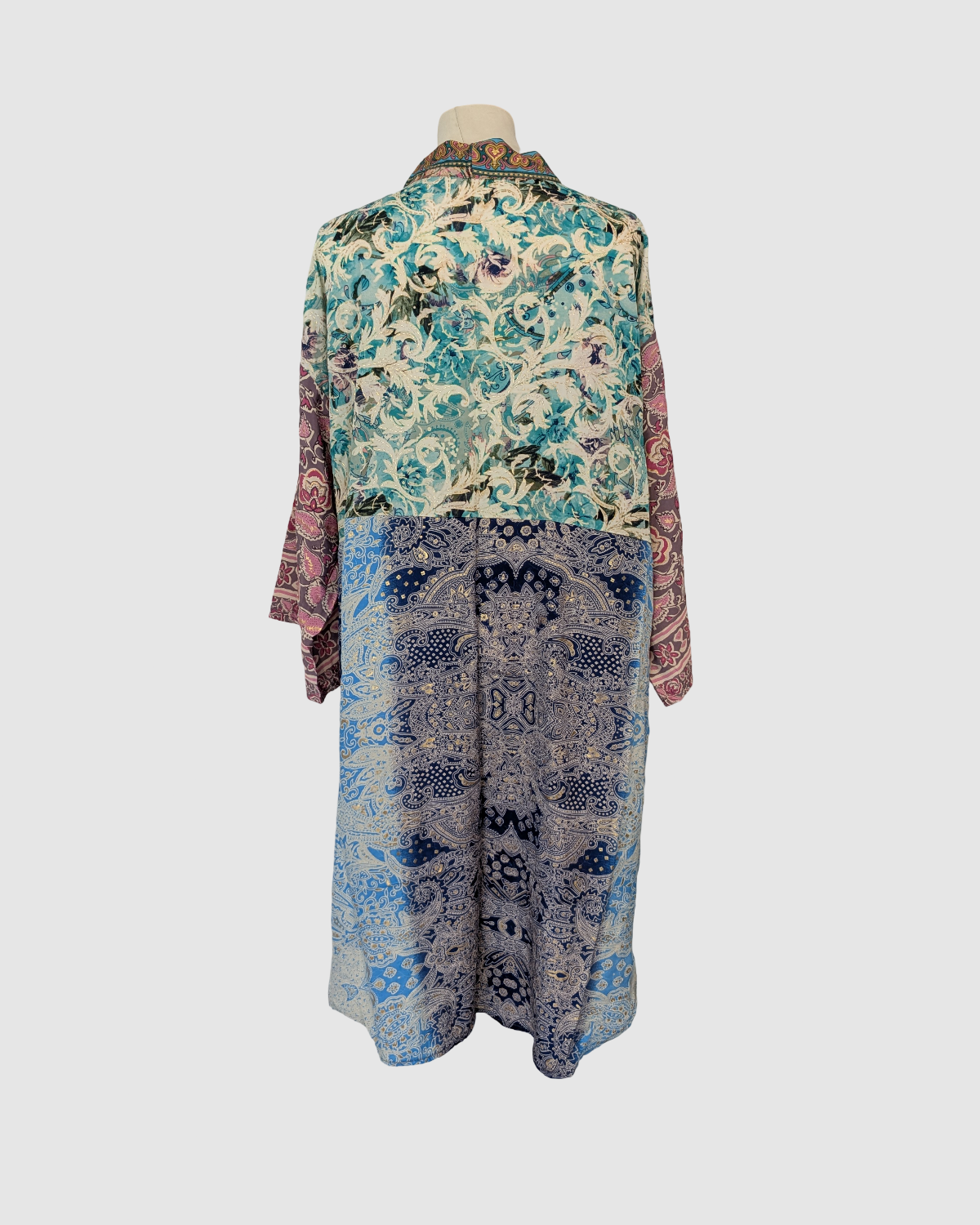 Kort silke kimono fra kvindekooperativet i Indien - Piya