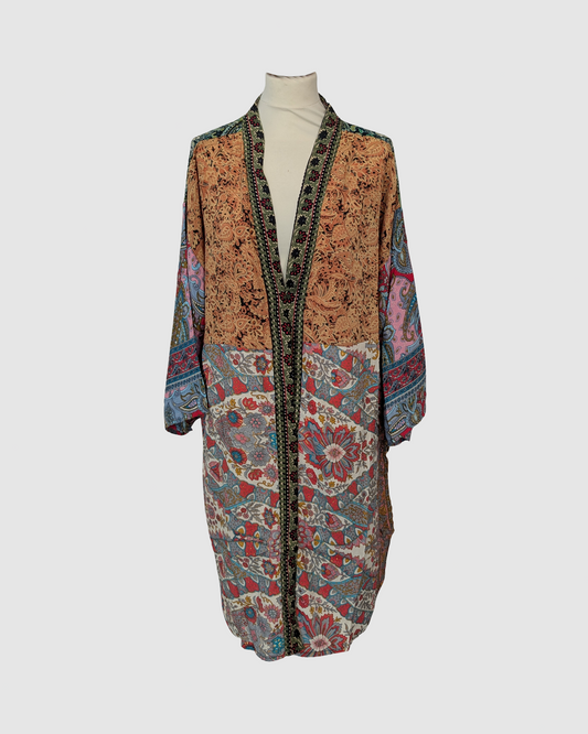 Kort silke kimono fra kvindekooperativet i Indien - Mira