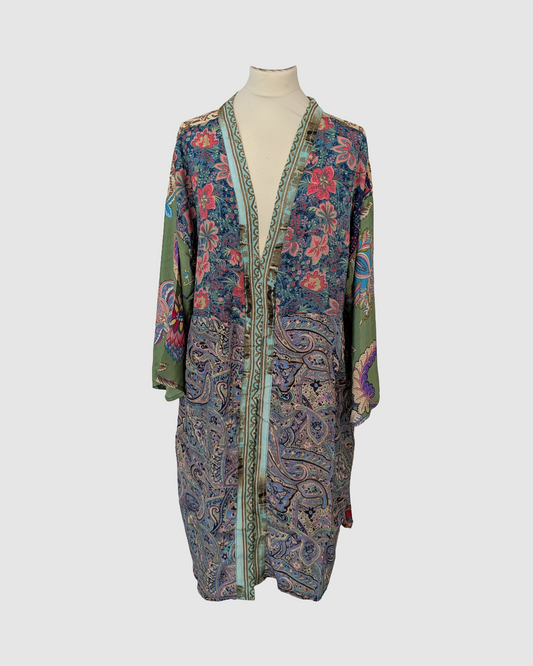 Kort silke kimono fra kvindekooperativet i Indien - Kavya
