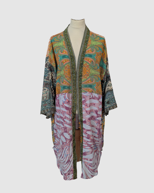 Kort silke kimono fra kvindekooperativet i Indien - Ina