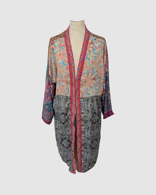 Kort silke kimono fra kvindekooperativet i Indien - Kavi