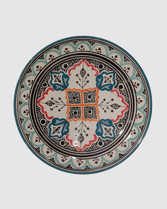 Håndlavet serveringsfad fra et marokkansk kvindekooperativ – unikt design med bæredygtige materialer og fair løn til håndværkerne.