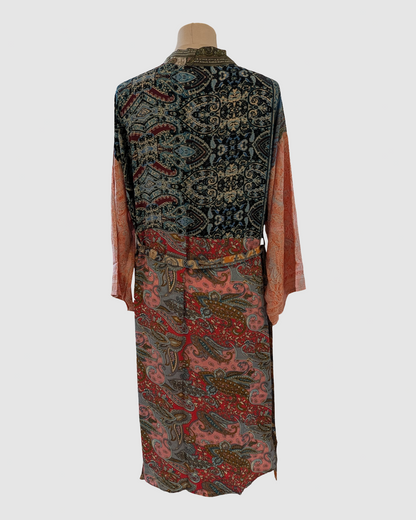 Kort silke kimono fra kvindekooperativet i Indien - Sylle