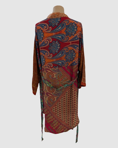 Kort silke kimono fra kvindekooperativet i Indien - Safia