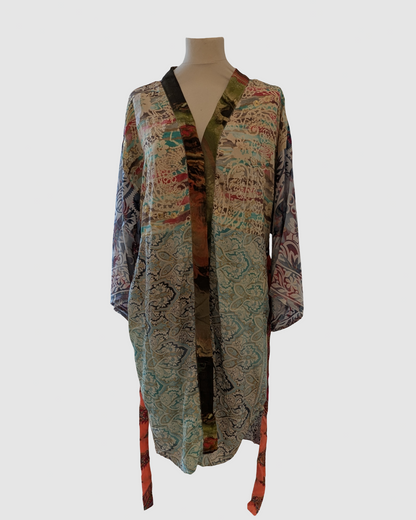 Kort silke kimono fra kvindekooperativet i Indien - Gita