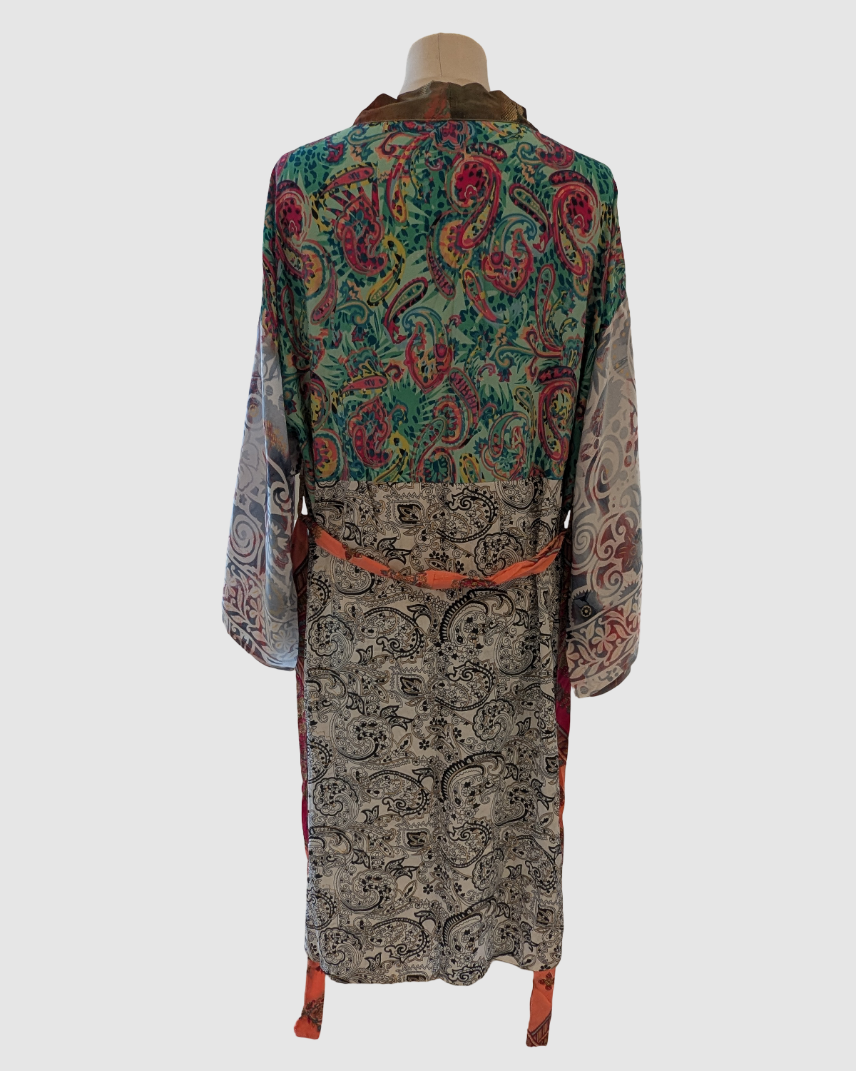 Kort silke kimono fra kvindekooperativet i Indien - Gita