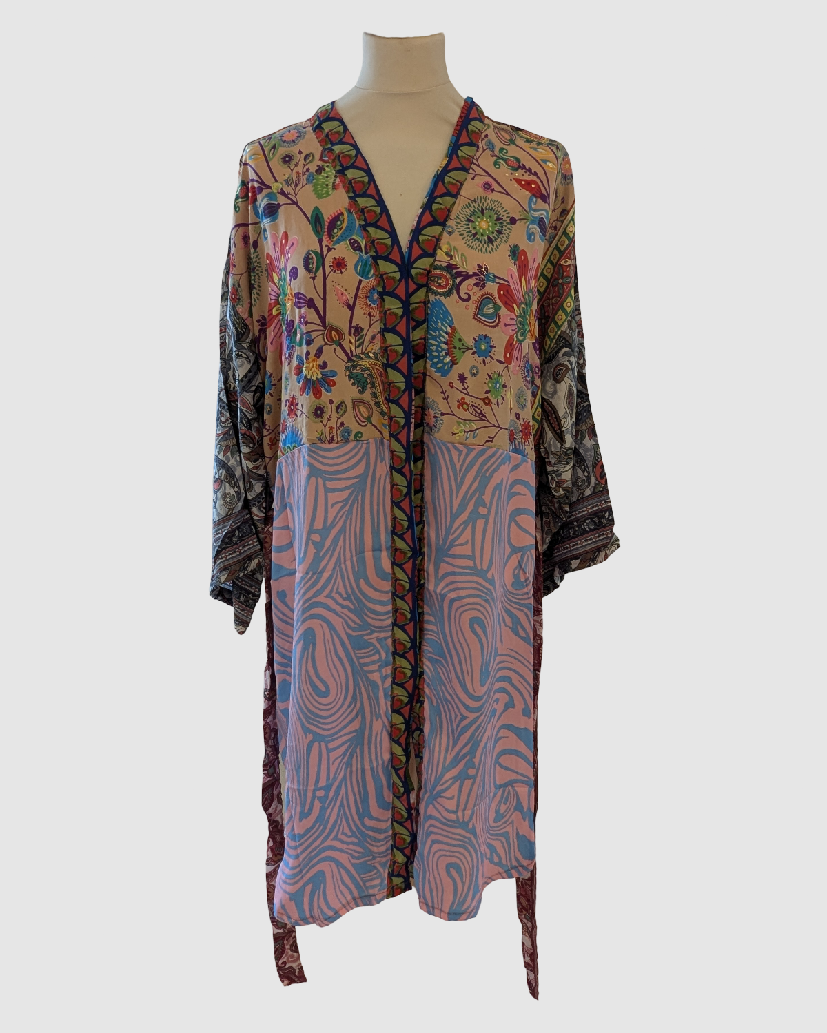 Håndlavet silke kimono i multifarvet sand og rosa– fair trade og bæredygtig slow fashion fra Kashmir, Green Living