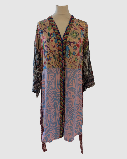 Håndlavet silke kimono i multifarvet sand og rosa– fair trade og bæredygtig slow fashion fra Kashmir, Green Living