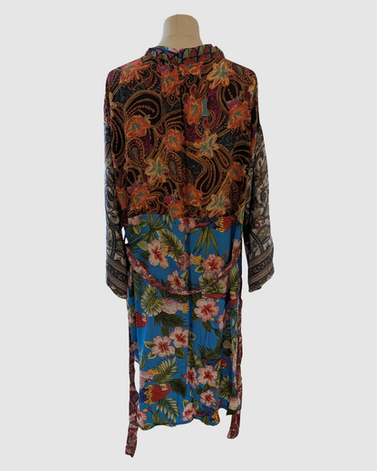 Kort silke kimono fra kvindekooperativet i Indien - Nawra