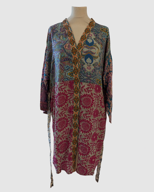 Kort silke kimono fra kvindekooperativet i Indien - Rafika