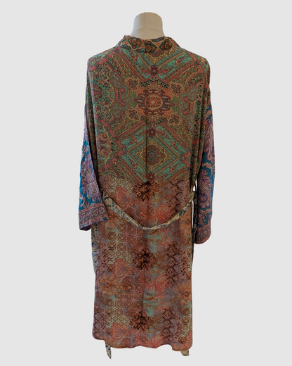 Kort silke kimono fra kvindekooperativet i Indien - Rafika