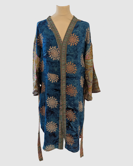 Kort silke kimono fra kvindekooperativet i Indien - Asha