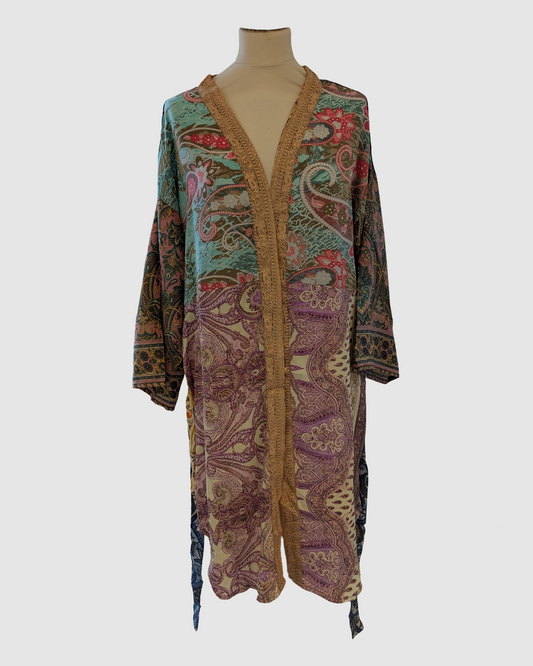 Kort silke kimono fra kvindekooperativet i Indien - Ira