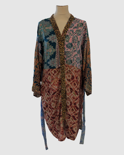 Kort silke kimono fra kvindekooperativet i Indien - Piya